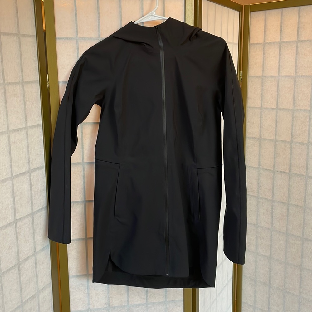 Lululemon rain jacket with adjustable waist